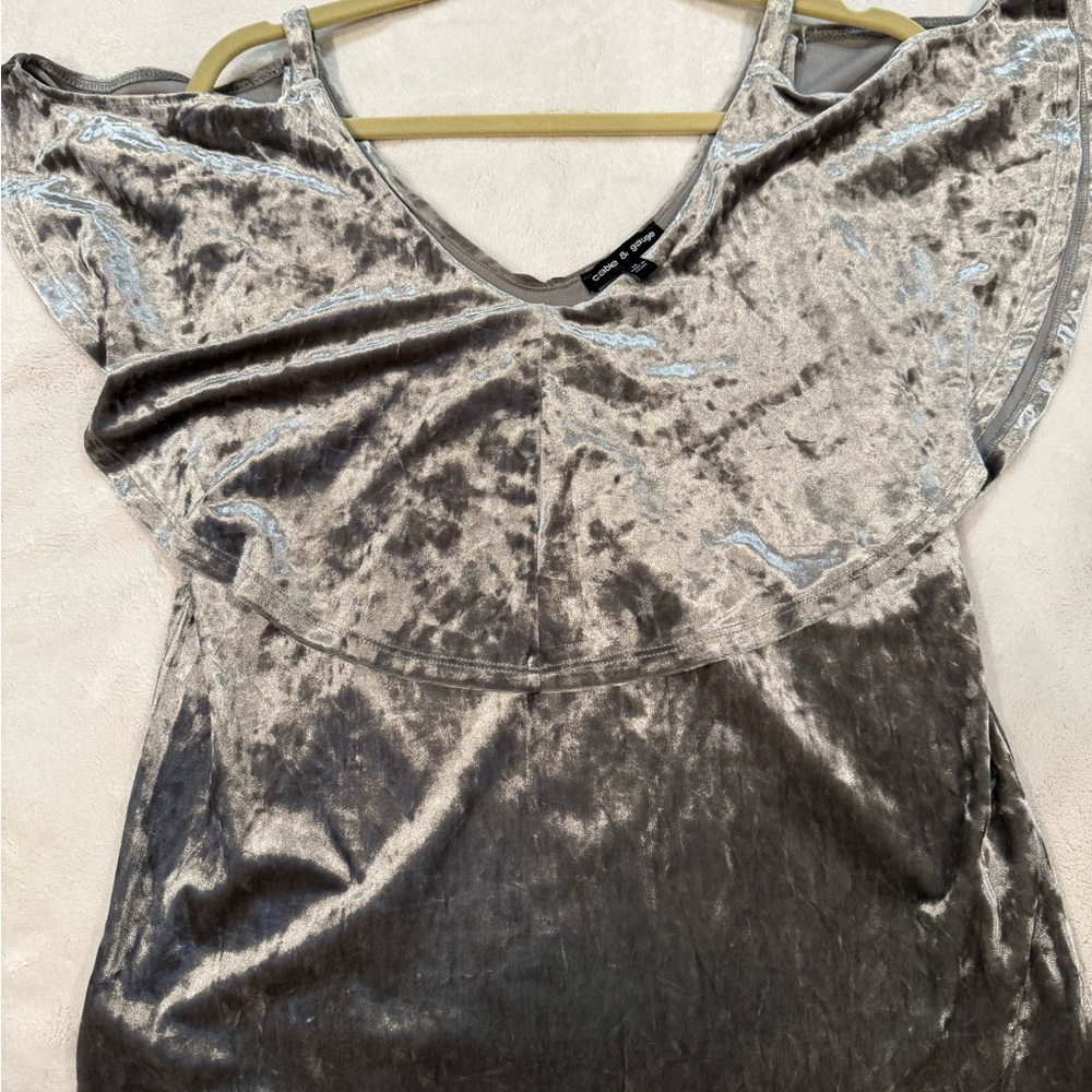 Cable & Gauge Silver Crushed Velvet Cold-Shoulder Top